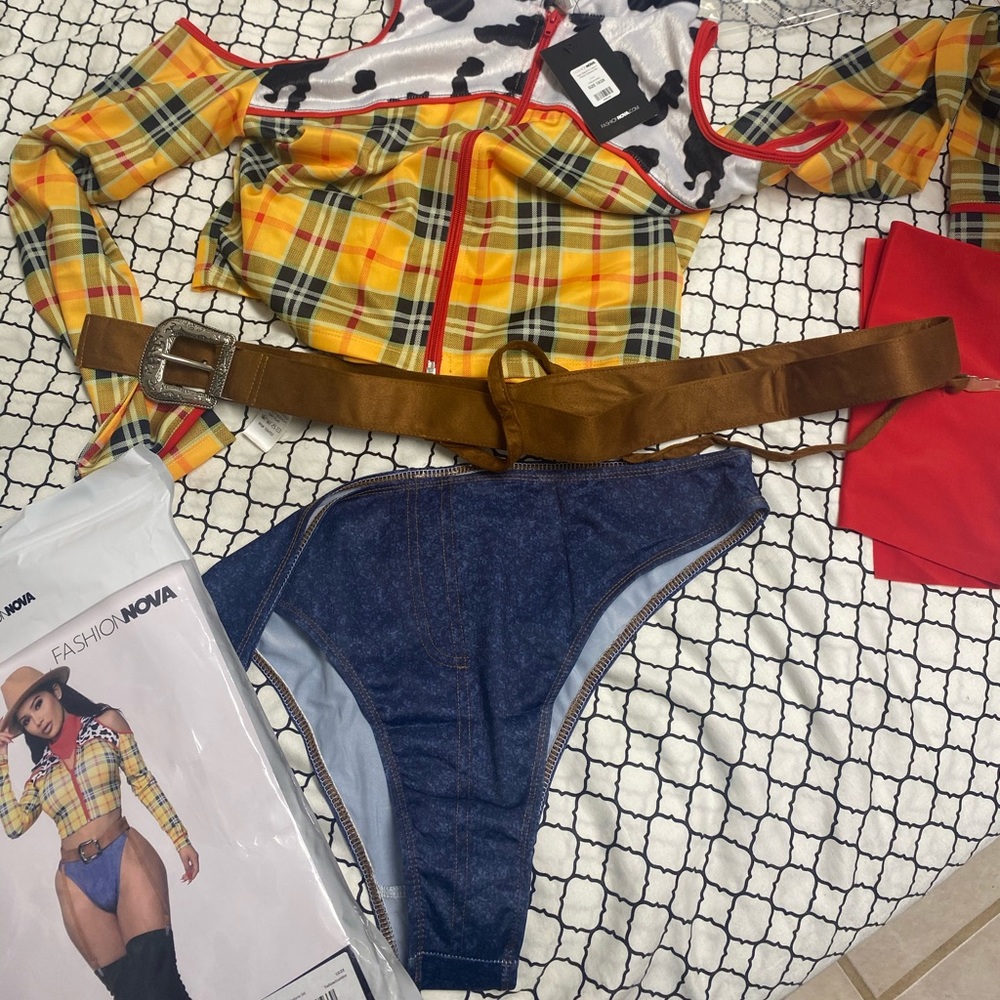 fashion nova woody costume